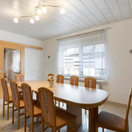 Familienhaus Mit Riesigem Garten *