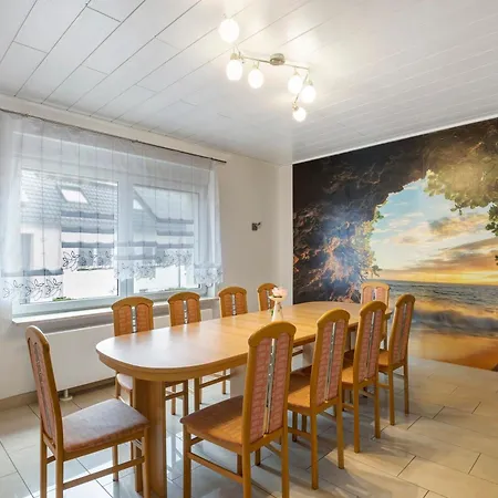 Familienhaus Mit Riesigem Garten بيت للعطل *