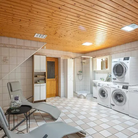 Familienhaus Mit Riesigem Garten بيت للعطل *