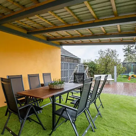 بيت للعطل Familienhaus Mit Riesigem Garten