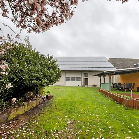 Familienhaus Mit Riesigem Garten *
