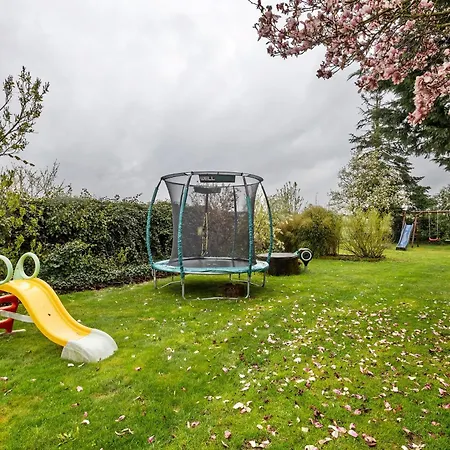 Familienhaus Mit Riesigem Garten بيت للعطل *